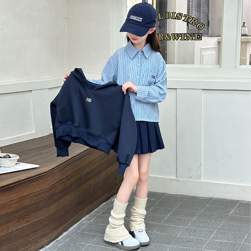 style striped navy and white striped shirt outfit